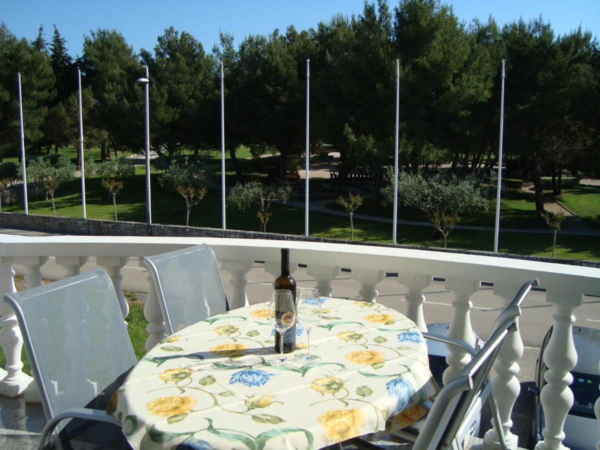 Apartman Carmen Crveni Vrh Exterior foto